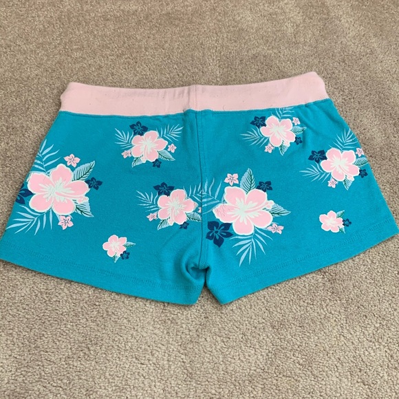 Hawaiian floral shorts - Picture 3 of 3